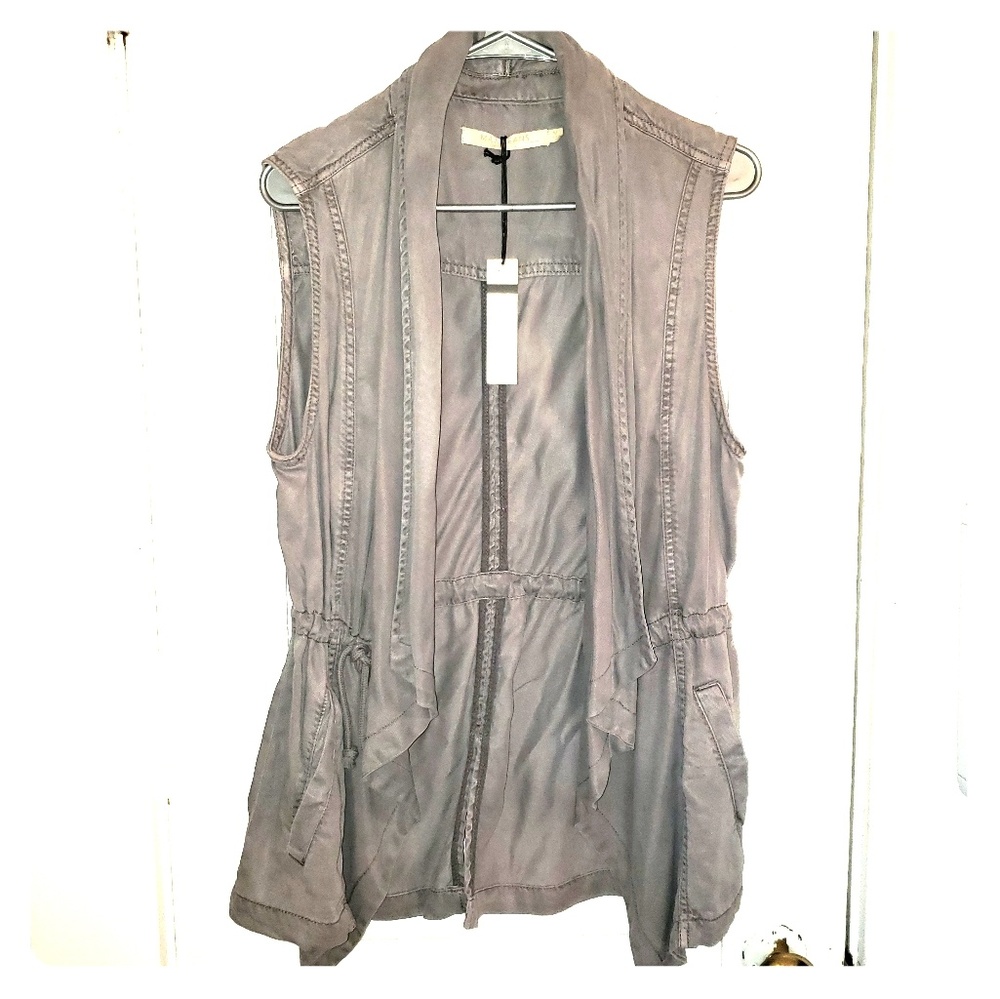 EVERYTHING ON SALE ❣️❣️ Gray vest.
